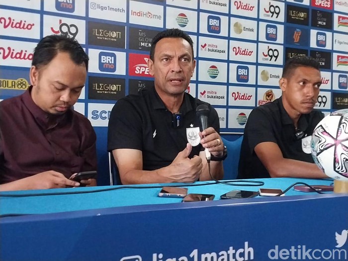 Pelatih PSIS Sergio Alexander