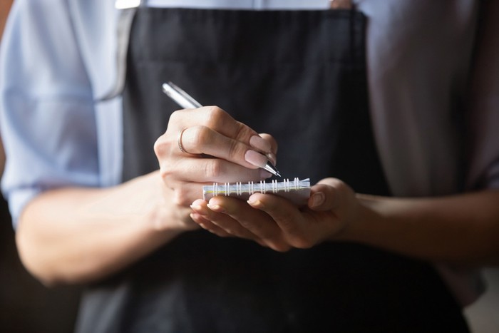 Pelayan kafe dapat tip besar dadakan