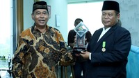 Penghargaan diraih karena kepeduliannya kepada koperasi, Kiai Marsudi merupakan pendiri Induk Koperasi Pesantren (Inkopontren).