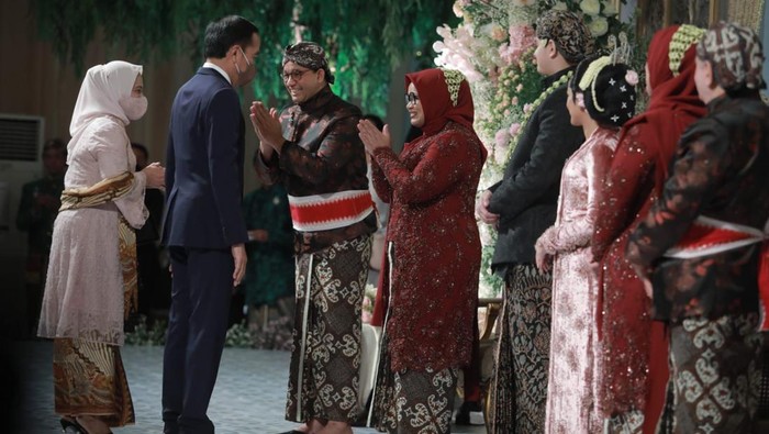 Presiden Joko Widodo (Jokowi) bersama Ibu Negara Iriana Jokowi hadiri pesta pernikahan anak Anies Baswedan. Presiden Joko Widodo (Jokowi) bersama Ibu Negara Iriana Jokowi hadiri pesta pernikahan anak Anies Baswedan.
