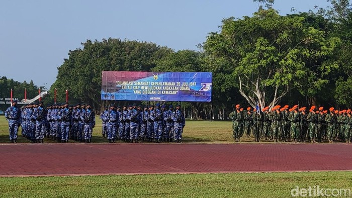 Puncak peringatan Hari Bhakti TNI AU 2022 di Lapangan Dirgantara AAU, Yogyakarta, Jumat (29/7/2022).
