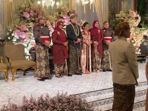 Resepsi Adat Yogyakarta, Putri Anies Baswedan Berkebaya Kutu Baru Pink