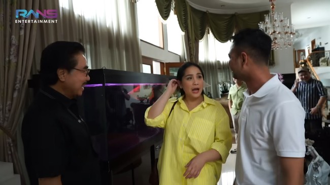 Baru-baru ini, rumahnya muncul di salah satu konten YouTube Raffi Ahmad dan Nagita Slavina. Nagita yang baru pertama kali berkunjung langsung terpukau. (Foto: YouTube/Rans Entertainment)