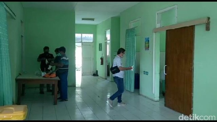 Rumah sakit tempat jenazah pekerja instalasi jatuh dari tower dievakuasi di Probolinggo