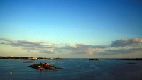Jauh dengan tetangga, dekat dengan laut. Foto: Dok. Brightside