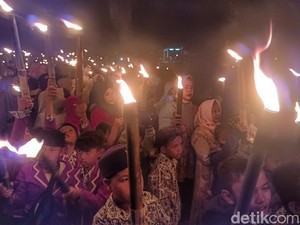 Semarak Tahun Baru Islam 1444 H di Jabar: Pawai Obor-Istigasah