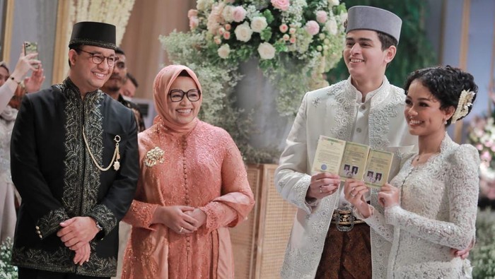 Senyum Anies Lihat Mutiara Baswedan Sah Dinikahi Ali Saleh Alhuraiby (dok Keluarga Anies)