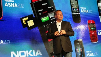 Elop juga memperkenalkan lini ponsel Asha sebagai model Nokia yang terjangkau dan menyasar negara-negara berkembang. Foto: Getty Images