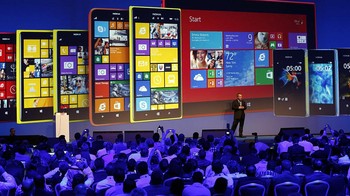 Berasal dari Microsoft dan memakai software Microsoft serta akhirnya Nokia dibeli Microsoft, Elop sering dituding penyusup atau kuda troya yang diutus Microsoft menamatkan Nokia. Tapi ia membantahnya. Foto: Getty Images