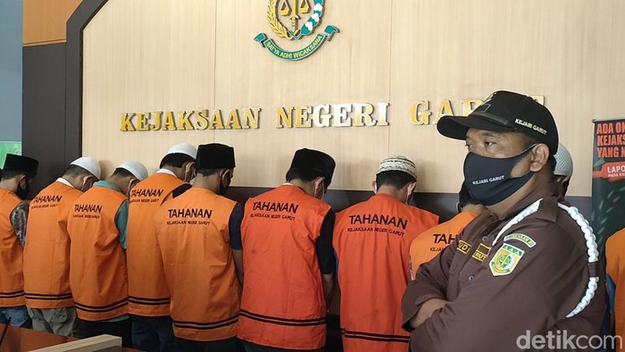 Terdakwa pengubur warga hidup-hidup di Garut