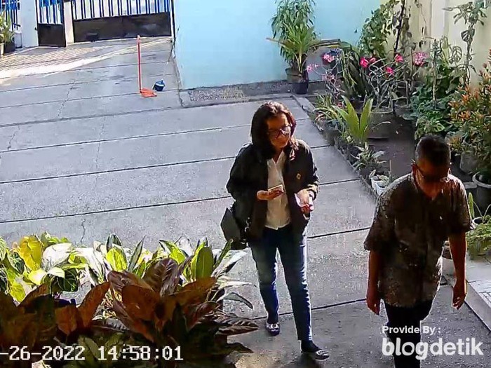 Terduga pelaku penipuan menyaru petugas Dinkes Kota Malang yang terekam CCTV