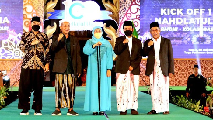 Tugu Pahlawan (Tupal) Fashion Night mewarnai kemeriahan Kick Off 1 Abad Nahdlatul Ulama (NU) di Tugu Pahlawan Surabaya,