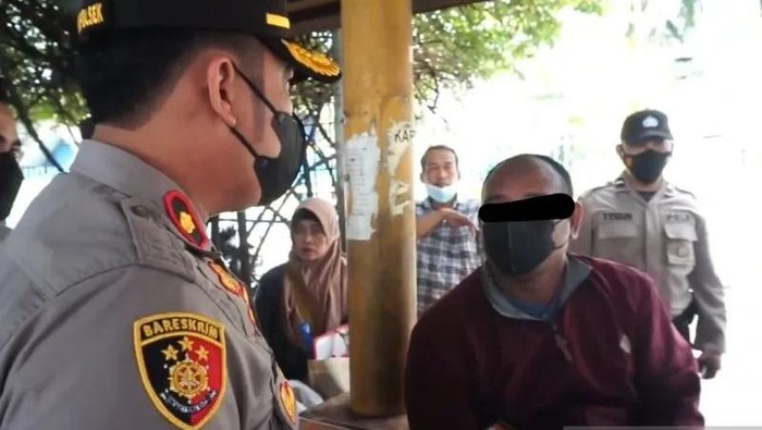 Video debt collector atau mata elang memberhentikan paksa warga Kelapa Gading, Jakut, viral di medsos. Polisi pun merazia mata elang yang meresahkan. (ANTARA/Abdu Faisal)
