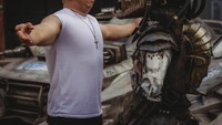 Duangsri telah menjalani Dom Life sebagai Dominic Toretto selama hamppir satu dekade. Sebelum memutuskan sebagai Dominic Toretto, dia pernah menjadi dancer di sebuah band lokal. Postur tubuhnya lebih kurus daripada sekarang. Dia juga berambut panjang dan berkumis. Foto: Facebook อาทิตย์ โมดิฟาย