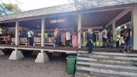 Masyarakat Desa Komodo memblokade kantor ticketing Taman Nasional Komodo pada Jumat (29/7/2022) pagi. Foto: dok. Istimewa
