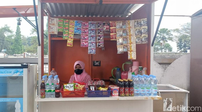 Warung milik Tiyana di Teras Cihampelas Bandung.