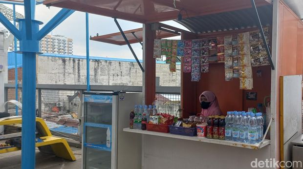 Warung milik Tiyana di Teras Cihampelas Bandung.