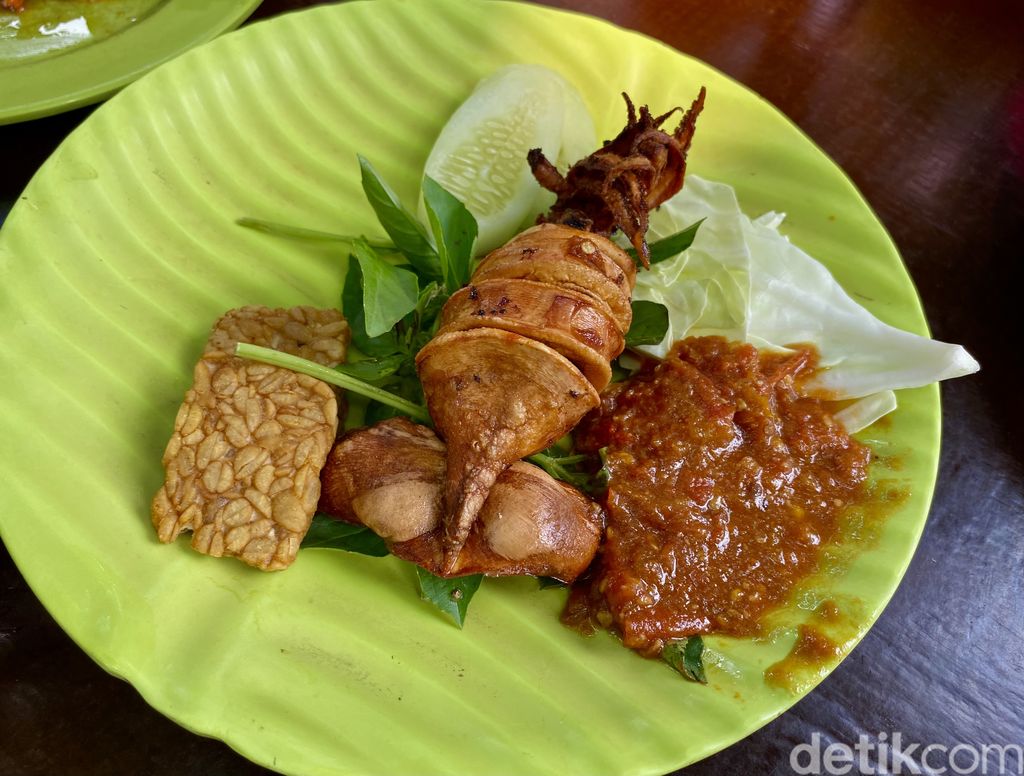 Ikan kue goreng hingga sayur asem sedap di Warung Senopati