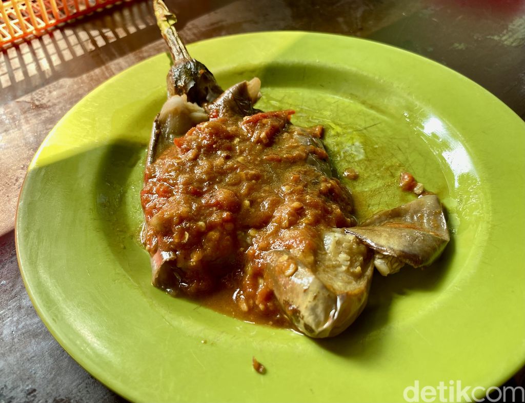 Ikan kue goreng hingga sayur asem sedap di Warung Senopati