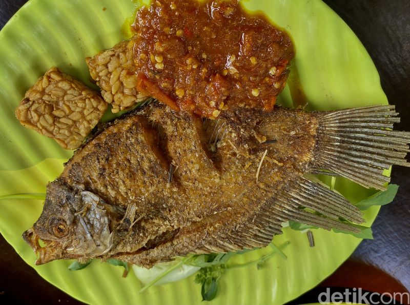 Ikan kue goreng hingga sayur asem sedap di Warung Senopati