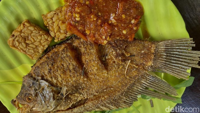 Ikan kue goreng hingga sayur asem sedap di Warung Senopati