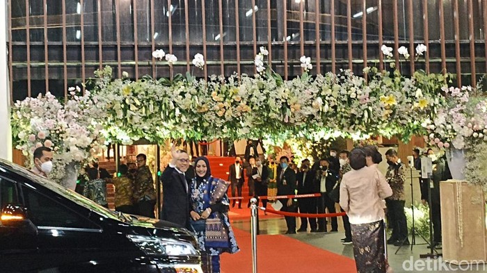 Zulhas dan istri hadiri resepsi anak Anies Baswedan
