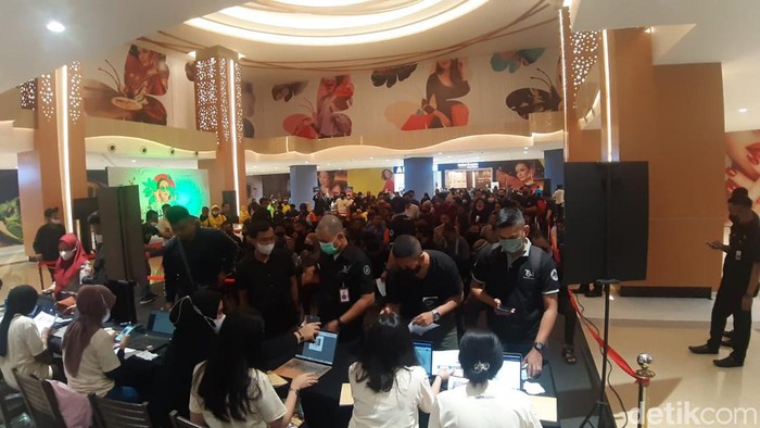 Antrean panjang peserta Launching detiksulsel.