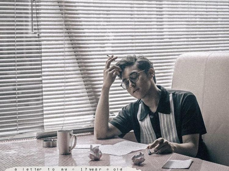 Ini Gaya Ardhito Pramono Saat Ngopi dan Cicip Lemon Tea