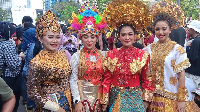 Parade Pakaian Adat Ramaikan Citayam Fashion Week