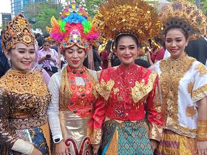 Parade Pakaian Adat Ramaikan Citayam Fashion Week