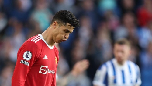 BRIGHTON, ENGLAND - MAY 07: Cristiano Ronaldo of Manchester United dejected during the Premier League match between Brighton & Hove Albion and Manchester United at American Express Community Stadium on May 7, 2022 in Brighton, United Kingdom. (Photo by Matthew Ashton - AMA/Getty Images)