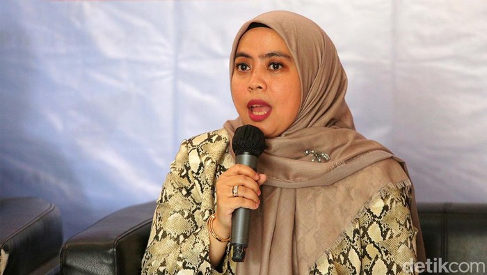 Wakil Ketua Umum DPP Partai Perindo, Ferry Kurinia Rizkiyansah, Komisioner KPU RI, Betty Epsilon Idroos dan Direktur Eksekutif Parameter Politik,  Adi Prayitno saat Menjadi pembicara politik Diponegoro Forum di DPP Partai Perindo, Jakarta, Sabtu (30/7/2022). Diakusi tersebut membahas tentang verifikasi Partai Politik: Siap Atau Tidak Pendaftaran partai politik peserta Pemilu 2024 akan dimulai besok Senin 1 Agustus 2022