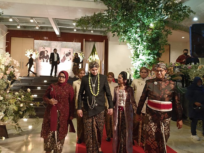 Rangkaian acara pernikahan Mutiara Baswedan pun belum selesai. Hari ini, pengantin baru tersebut dijadwalkan akan menggelar resepsi hari pertama yang dilanjutkan resepsi hari kedua keesokan harinya. Foto: Tiara Aliya Azzahra/detikcom