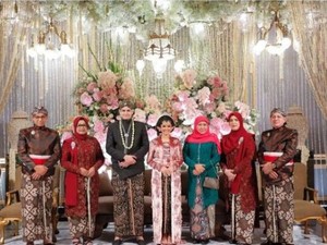 Khofifah Turut Hadiri Pernikahan Mutiara Annisa Putri Anies Baswedan
