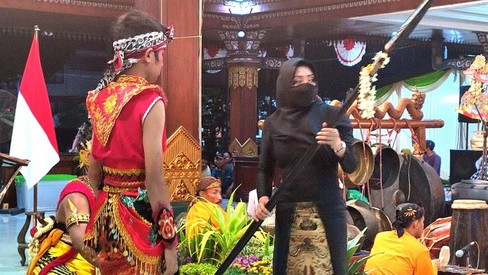 Jamasan benda pusaka Pemkab Mojokerto.