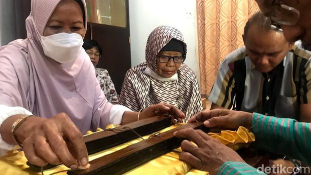 Jamasan kitab lontar Kalimosodo di Kulon Progo, Sabtu (30/7/2022).