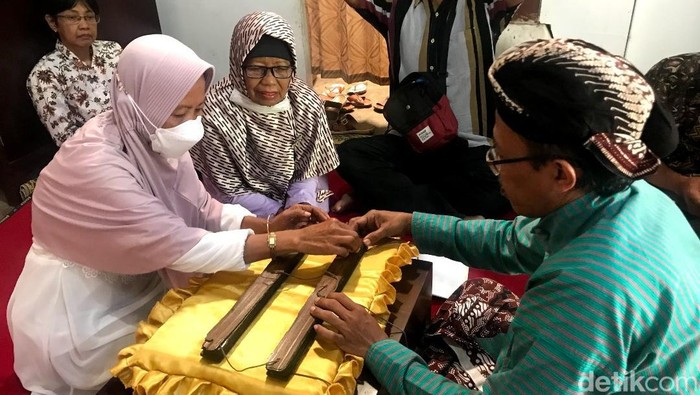 Jamasan kitab lontar Kalimosodo di Kulon Progo, Sabtu (30/7/2022).