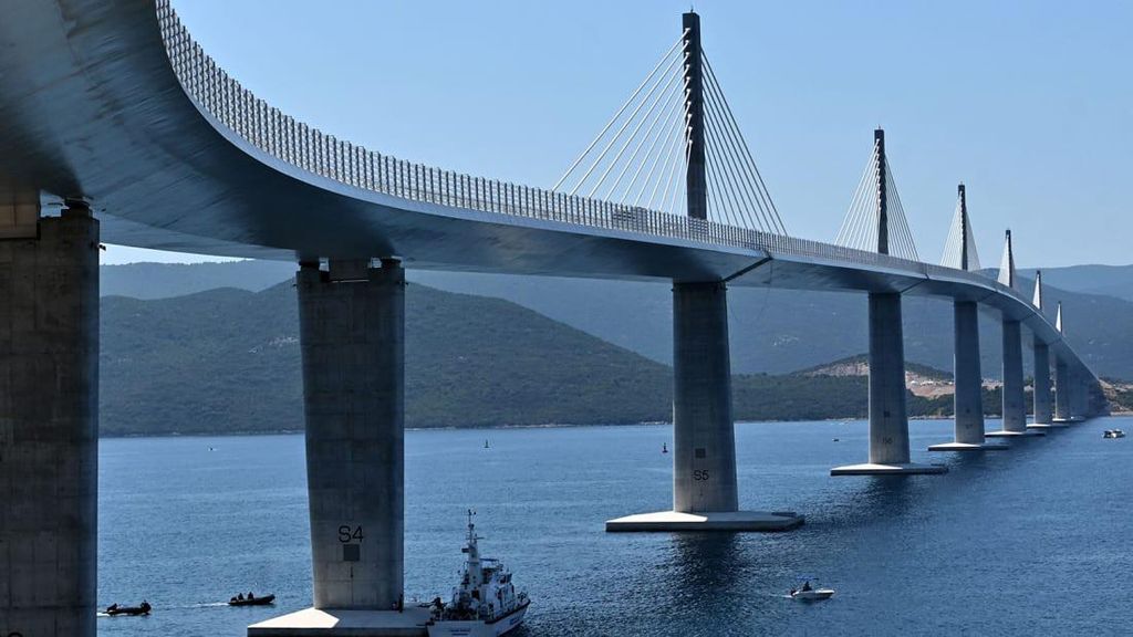Jembatan Made In China di Kroasia Bikin Wajah Pantai Adriatik Berubah Total