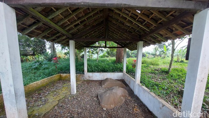 Kampung Singapura yang terdapat petilasan Prabu Siliwangi.