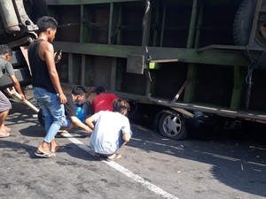 Korban Kecelakaan Maut Truk Timpa Mobil di Jember Satu Keluarga