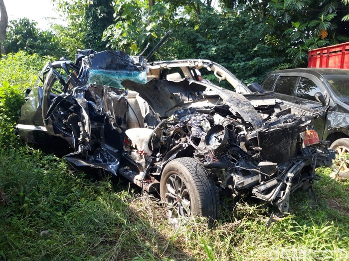 Kecelakaan maut mobil dinas Bakamla dengan truk tronton di Tol Boyolali, Sabtu (30/7/2022). Begini kondisi kedua kendaraan.