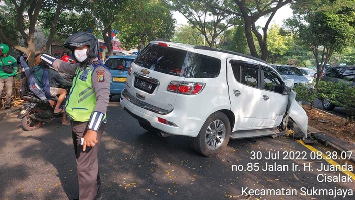 Kecelakaan mobil di Depok