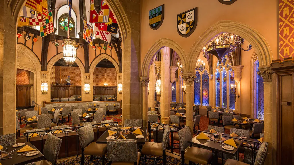 Keluarga sultan ini makan di restoran Disneyland habiskan belasan hingga puluhan juta