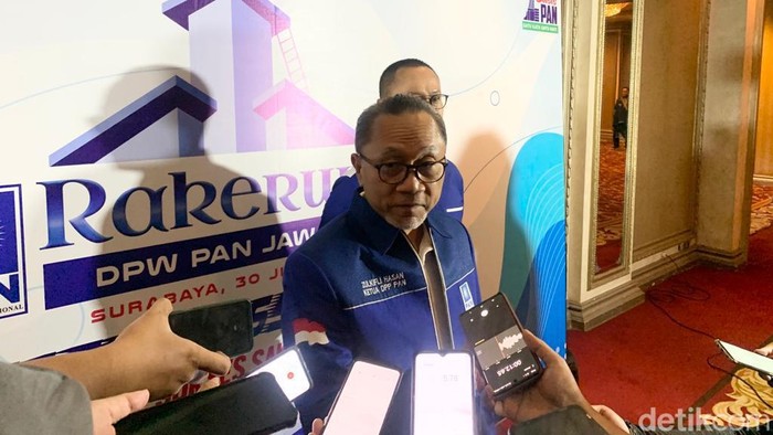 Ketua Umum PAN Zukifli Hasan saat menutup Rakerwil PAN Jatim di Surabaya