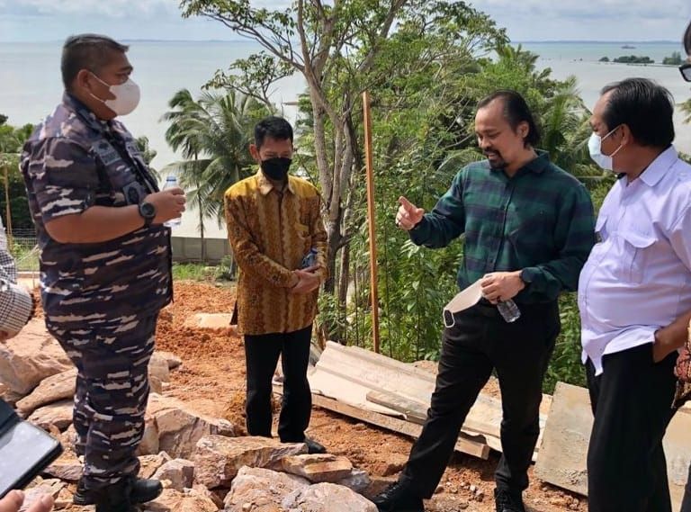 Kementerian Kelautan dan Perikanan (KKP) mengungkapkan perairan Batam, Kepulauan Riau, masih menjadi lokasi favorit penggelaran Sistem Komunikasi Kabel Laut (SKKL), baik yang rutenya keluar dan masuk wilayah Indonesia.