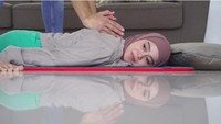Diduga ekspresi Lesti Kejora tak ikut bergerak karena efek editing untuk memberikan efek yang terlihat pada menit 16 46 detik. Foto: dok. Channel Youtube Beemz Aryo