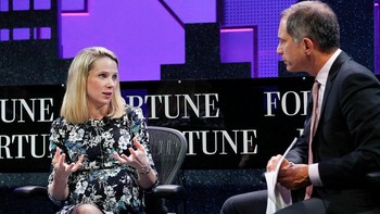 Marissa pun sering jadi pembicara dan penampilannya selalu stylish. Foto: Getty Images