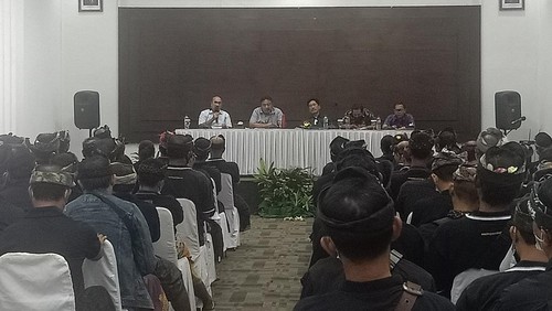 Mediasi karyawan Grand Inna Bali Beach (GIBB) yang menolak adanya pemutusan hubungan kerja (PHK) oleh PT Hotel Indonesia Natour selaku pengelola GIBB di Grand Inna Heritage Hotel, Denpasar, Sabtu (30/7/2022).