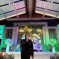 Tak hanya operasi, pelantun Bunda tersebut sudah melakukan berbagai usaha lain untuk menurunkan berat badan. Ia diketahui pernah menjalani diet dengan konsultasi dokter, olahraga, hingga buccal fat atau sedot lemak di daerah pipi.Foto: Instagram Melly Goeslaw