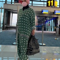 Selain tampak lebih langsing, wanita 48 tahun itu terlihat lebih percaya diri.Foto: Instagram Melly Goeslaw